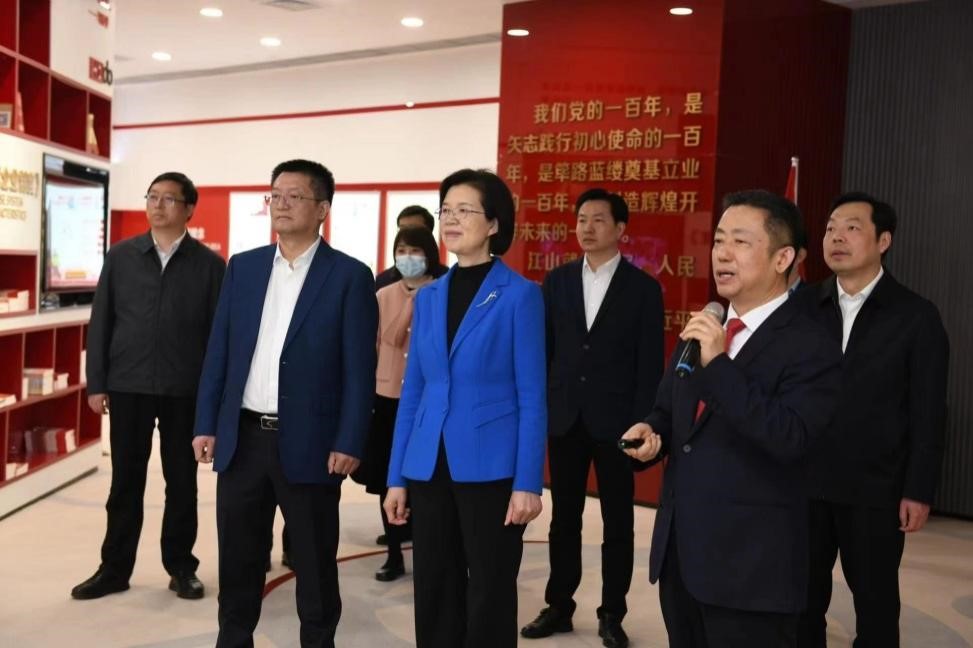 江蘇省委常委、組織部部長(zhǎng)沈瑩調(diào)研紅豆1