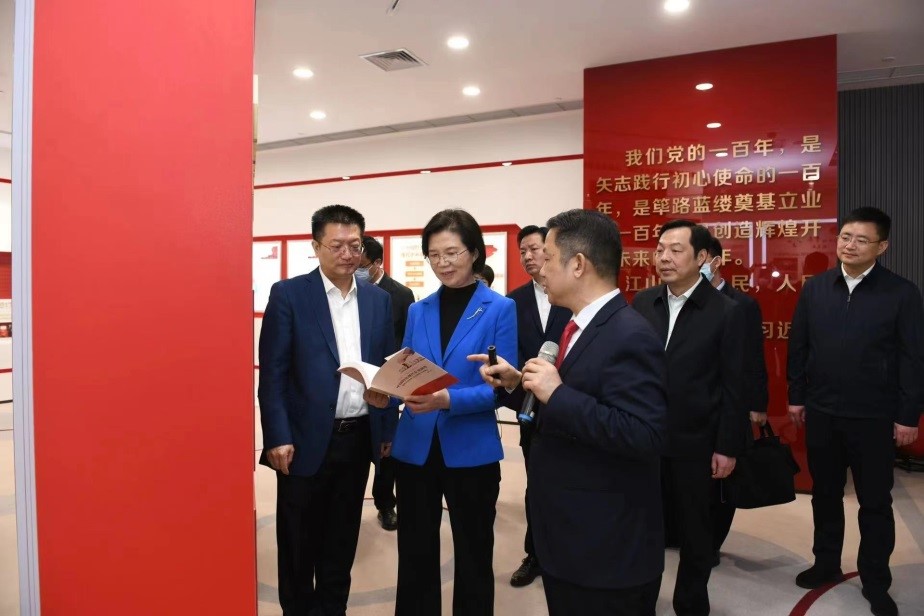 江蘇省委常委、組織部部長(zhǎng)沈瑩調(diào)研紅豆2